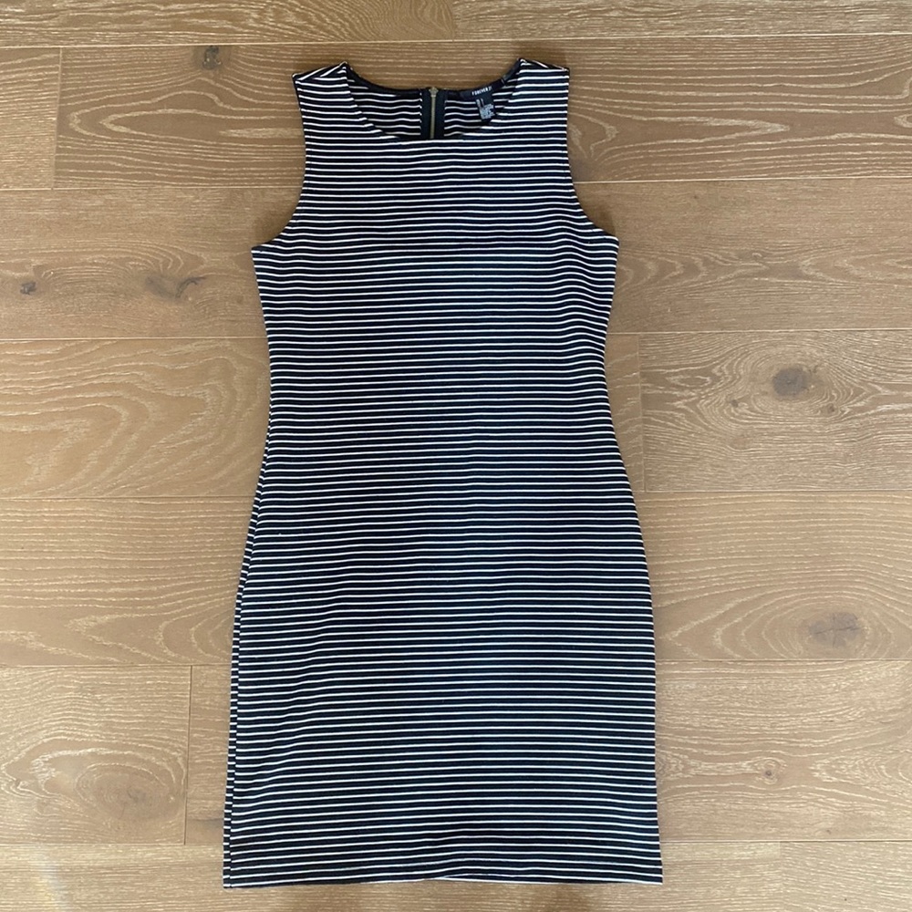 Size L but fits very tight, I’m normally size S.